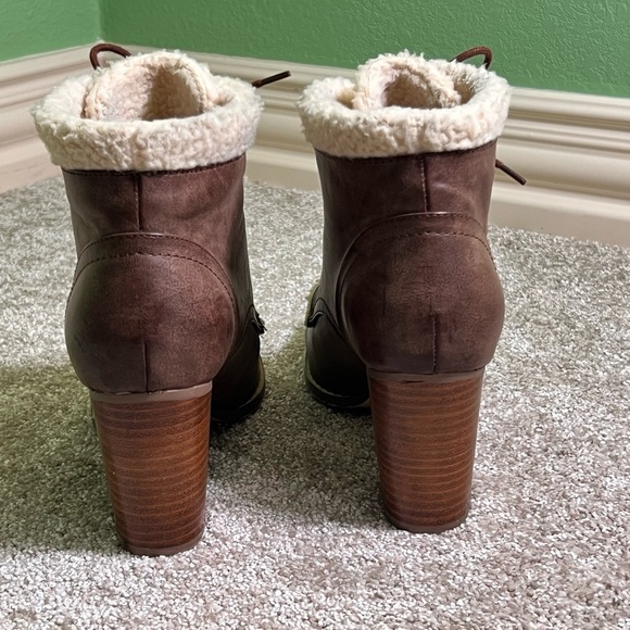 Restricted Brown Ankle Boots with Cream Lining - Picture 3 of 6